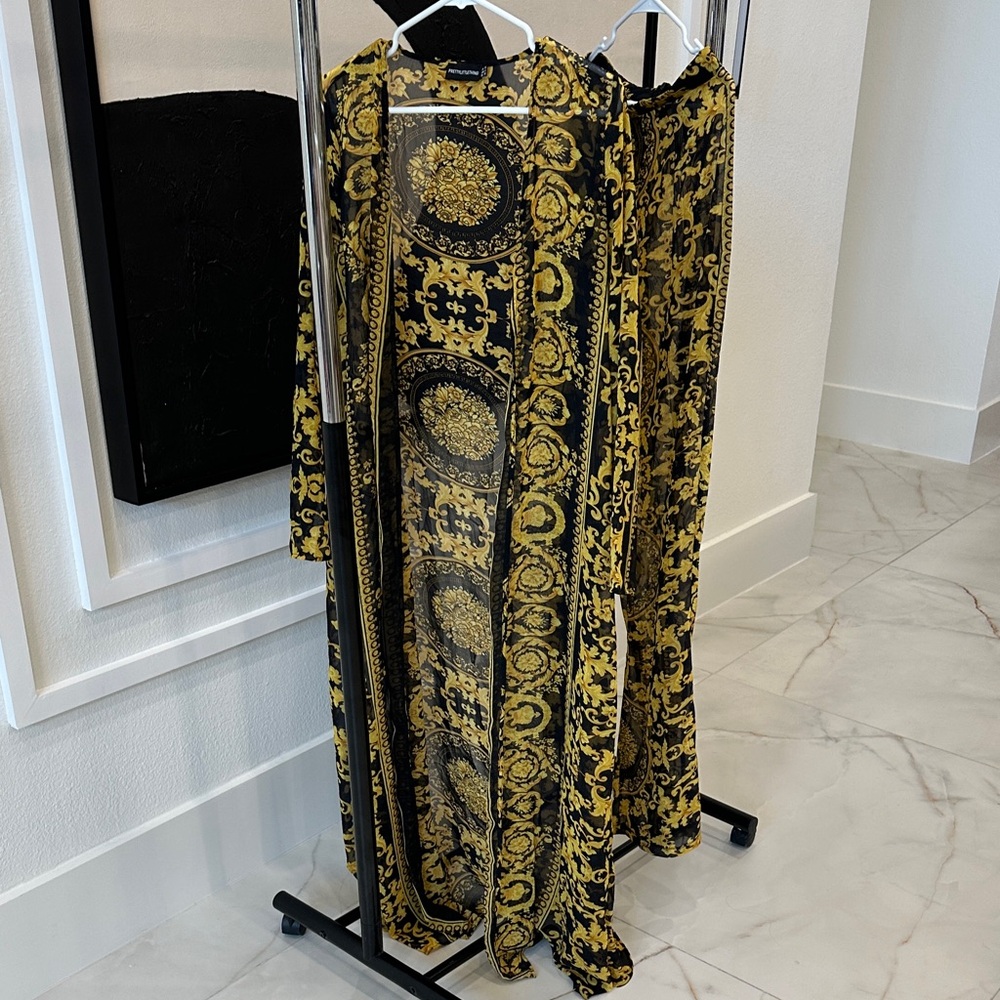 Elegant Black and Gold Patterned Kimono